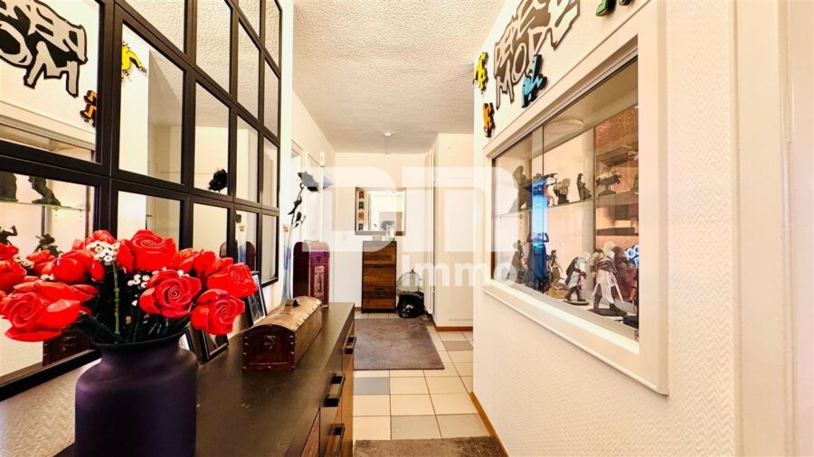 Modernisiertes 1 bis 2 Familienhaus mit DG-Ausbau BJ 02/03 und Panoramablick am Rüsteberg - WE2 EG Flur / Diele